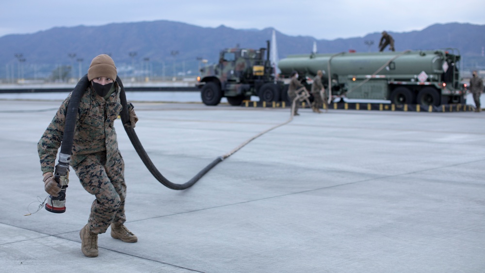 U.S. Marines With MWSS-171 Refuel F-16 Fighting Falcons