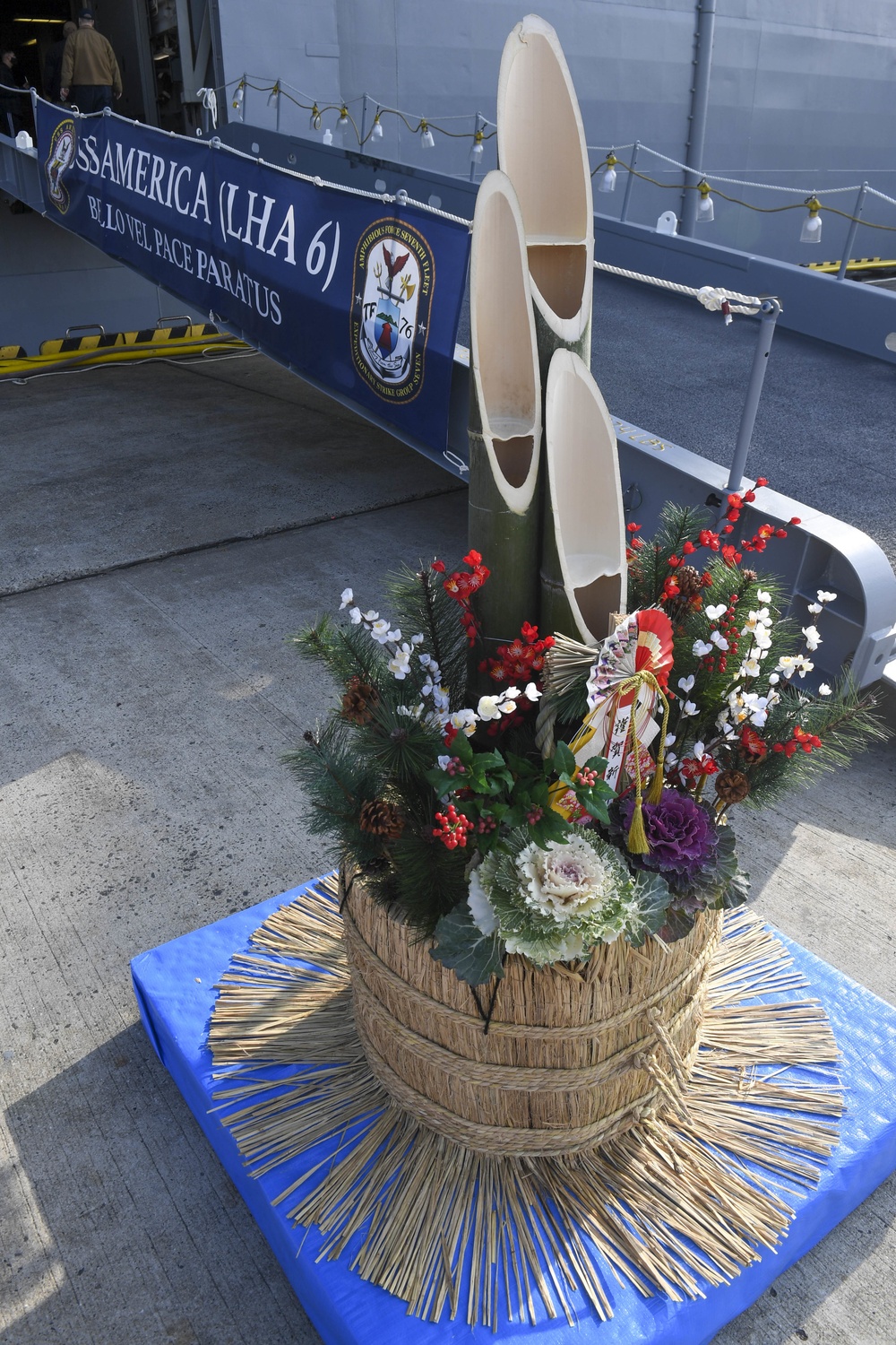 USS America (LHA 6) receives kadomatsu from JS Ise (DDH 182)