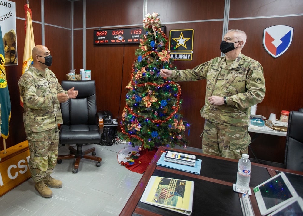 Maj. Gen. Sullivan Recognizing Soldiers