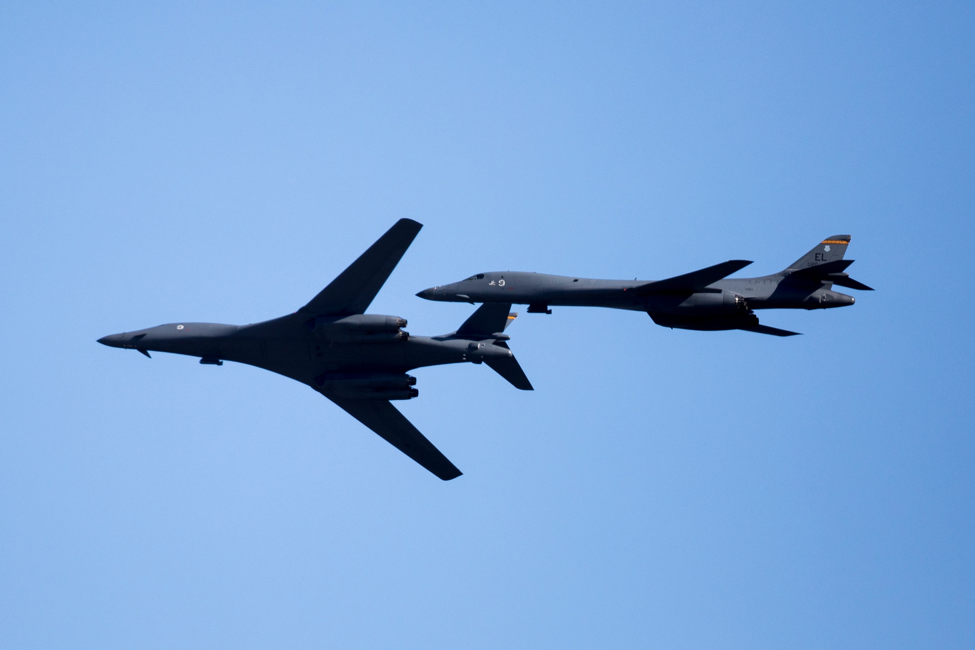 アントニーミカレフ Light Angel Bomber #1 Photo: Lightning fills the sky behind a B-1 bomber during a