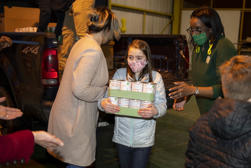 RAF Alconbury and RAF Molesworth communities unite for holiday food drive