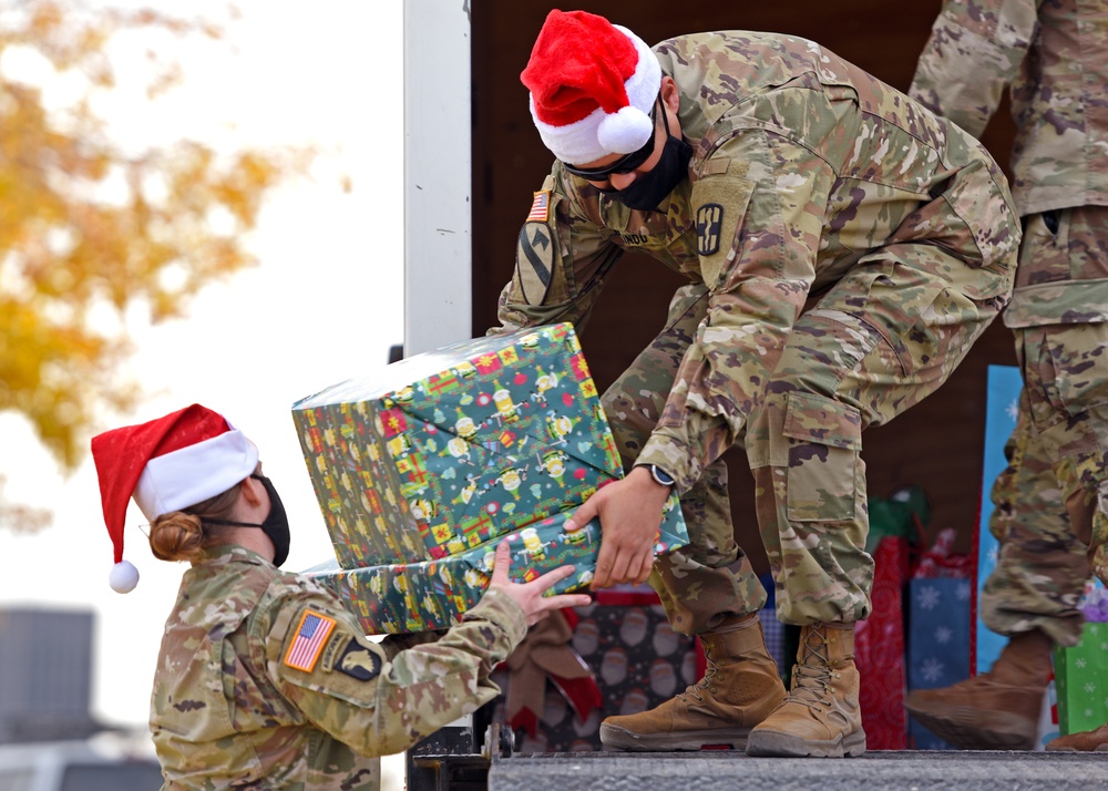 Fort Bliss Soldiers organize toy drive for local children’s home, establish Santa Claus call center