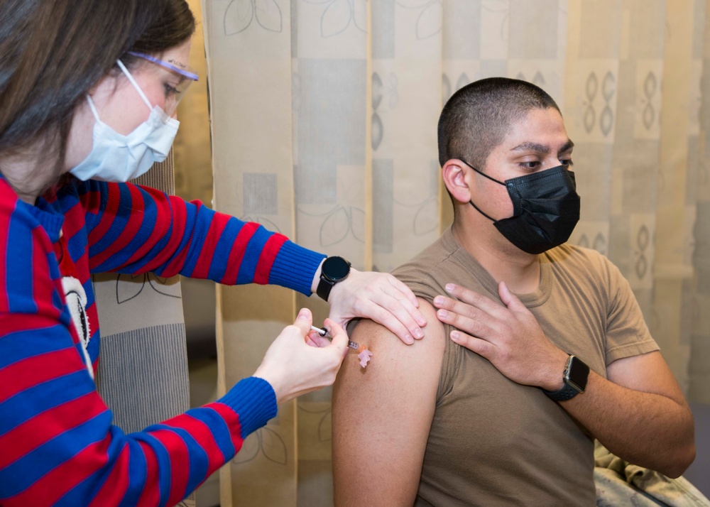 USS Stennis Medical Personnel Receive COVID-19 Vaccine at NMCP
