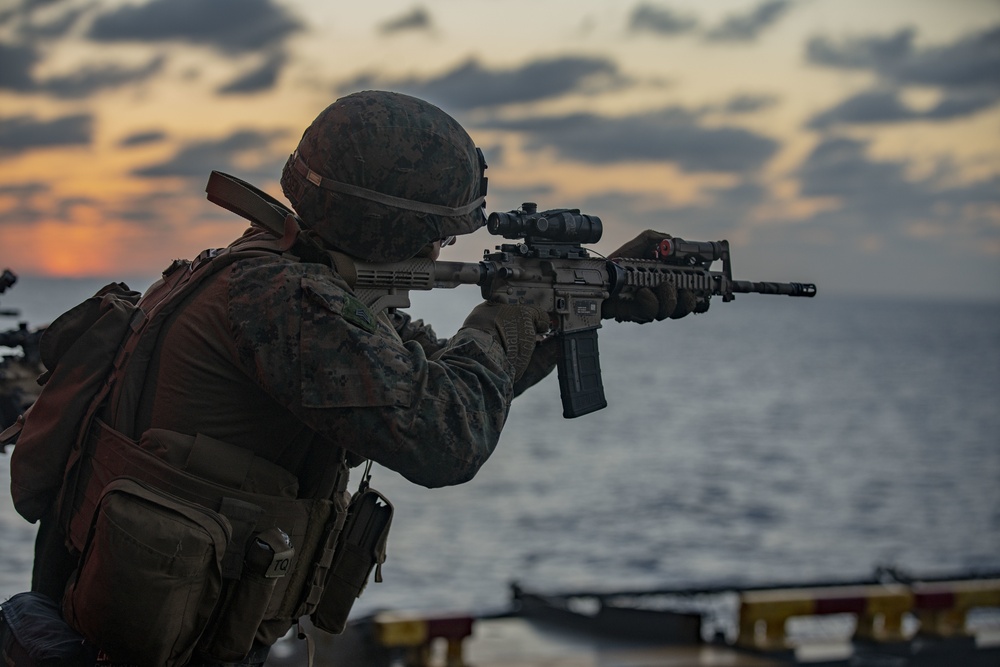 15th MEU LAR Marines conduct combat marksmanship aboard USS Makin Island