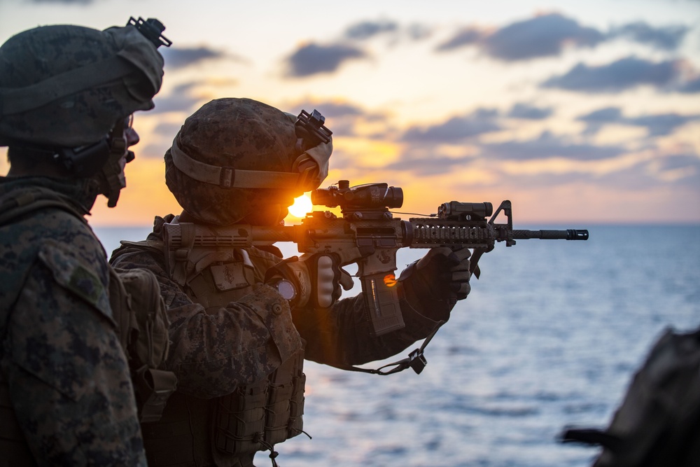 15th MEU LAR Marines conduct combat marksmanship aboard USS Makin Island