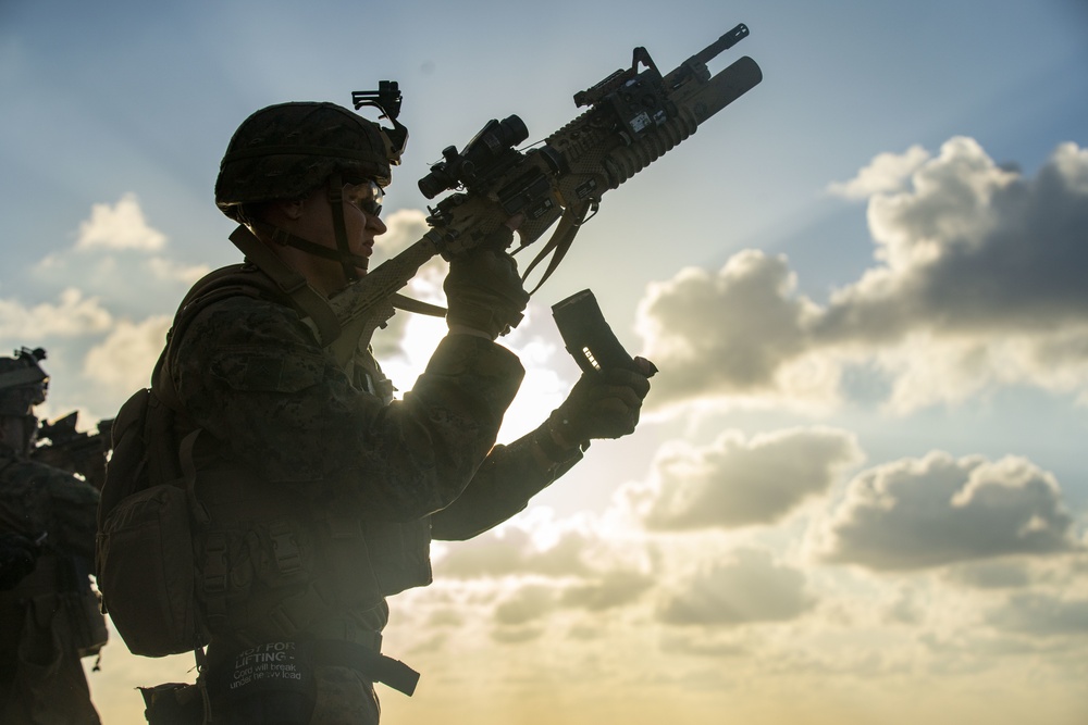 15th MEU LAR Marines conduct combat marksmanship aboard USS Makin Island