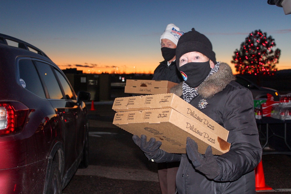 USO holds No Dough Dinner Drive Thru at Schriever