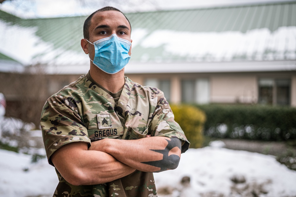 Combat Medics conduct COVID-19 test to Vet Home Staff