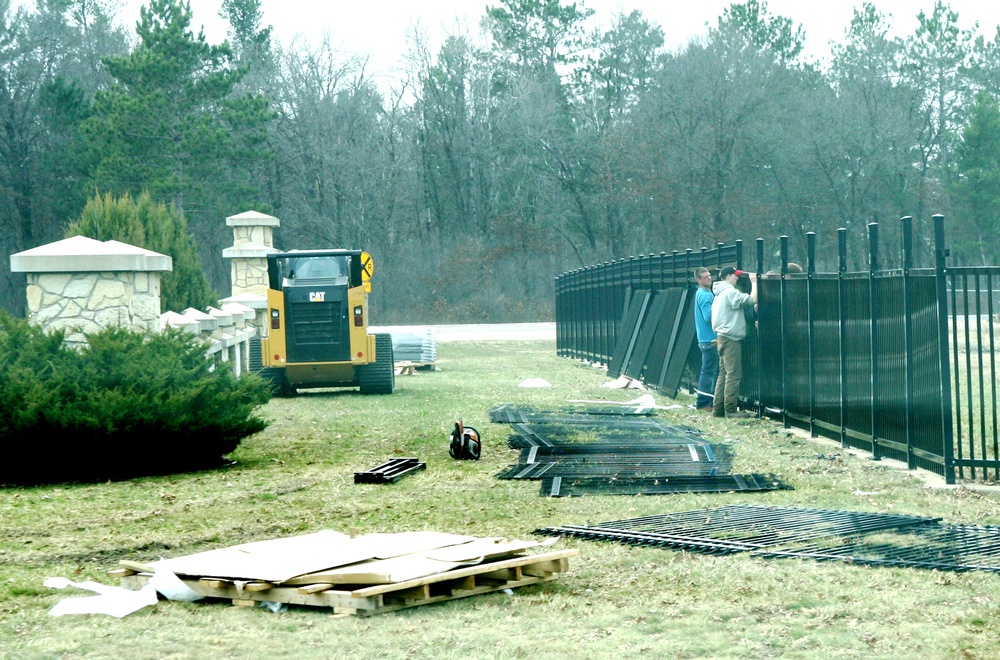 DVIDS Images 2016 fence replacement work at Fort McCoy [Image 4 of 6]