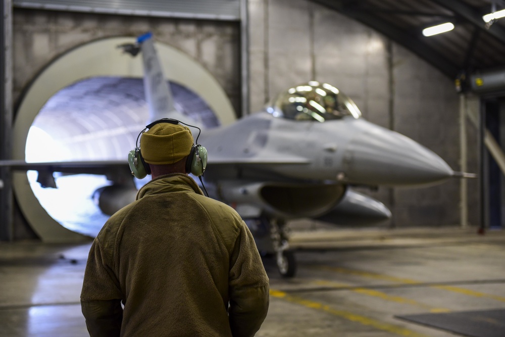 8th Fighter Wing MXS performs engine runs