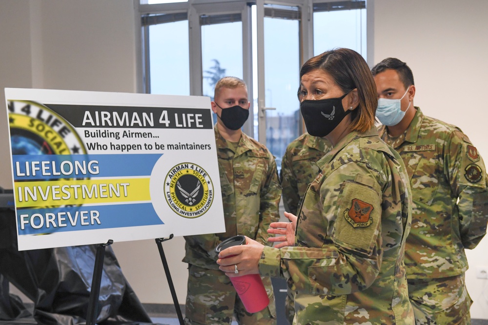Aviano Airmen highlight adaptable, rapidly executable posture during SECAF, CSAF, CMSAF visit