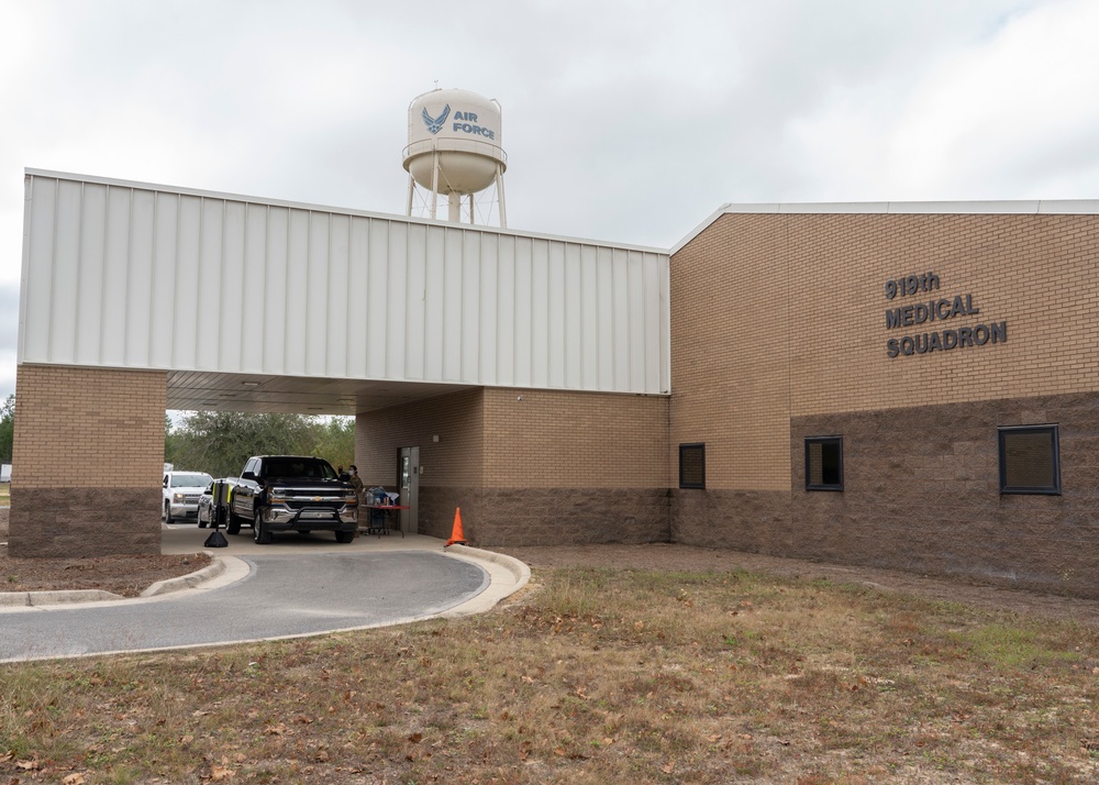 Drive-thru vaccination line keeps 919 SOW Airmen medically ready