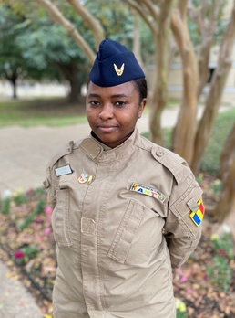 Lieutenants at DLIELC first women in Chadian air force to become pilots