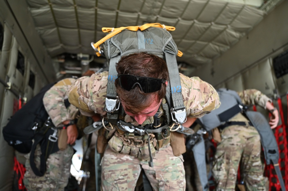 82nd ERQS, 75th EAS conduct jump training