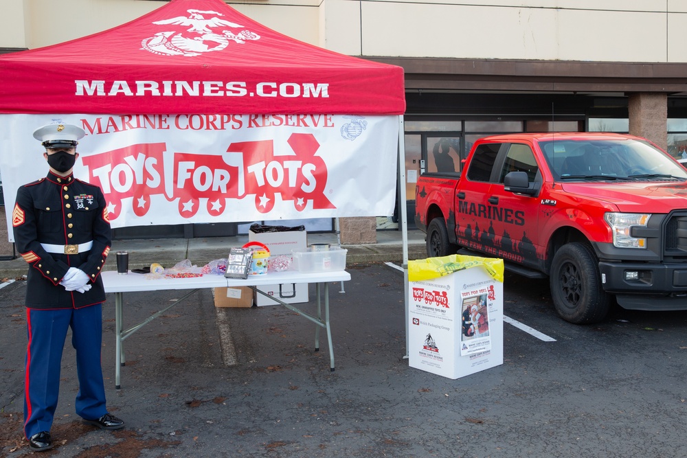 DVIDS Images Salem and Albany Recruiters Host Toys for Tots Toy Drive