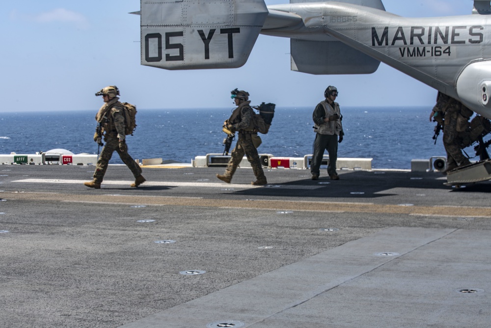 15th MEU Marines depart USS Makin Island for TRAP rehearsal in Somalia
