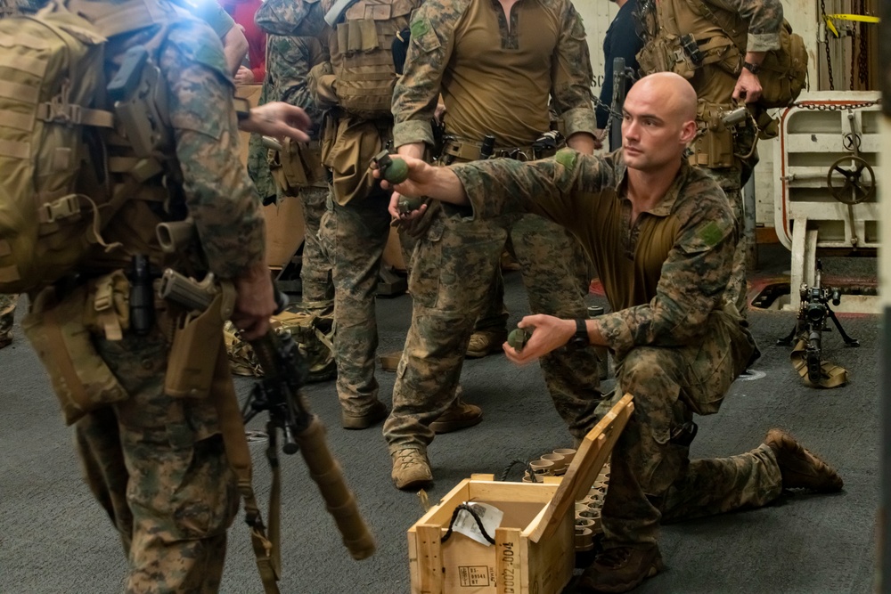 15th MEU Marines depart USS Makin Island for TRAP rehearsal in Somalia