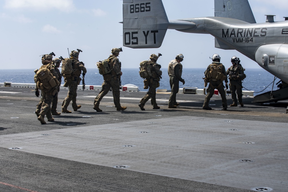15th MEU Marines depart USS Makin Island for TRAP rehearsal in Somalia
