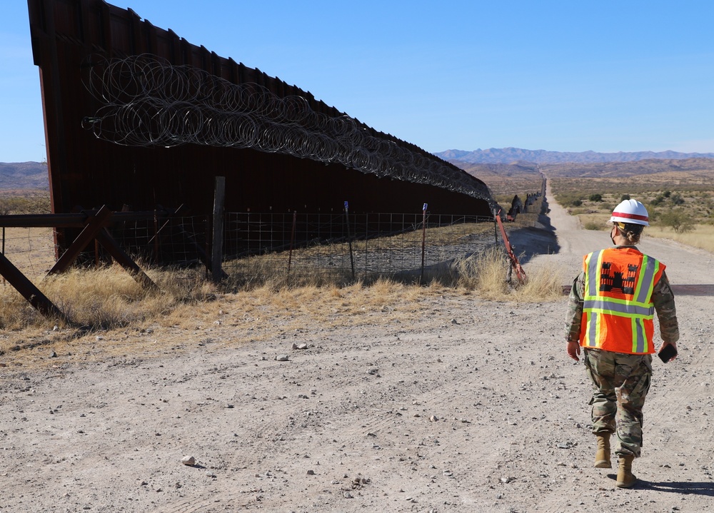 Leadership visits Tucson 10-28 Border Barrier