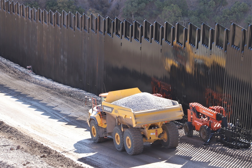 Leadership visits Tucson 10-28 Border Barrier