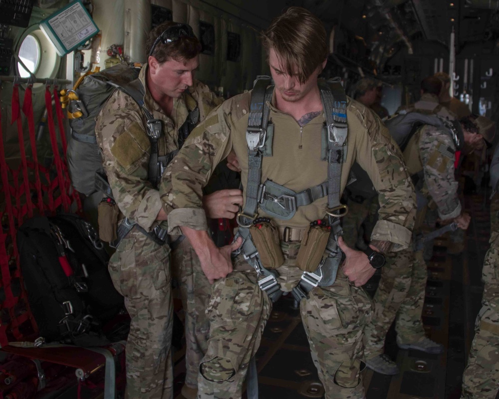 82nd ERQS, 75th EAS Conduct Jump Training