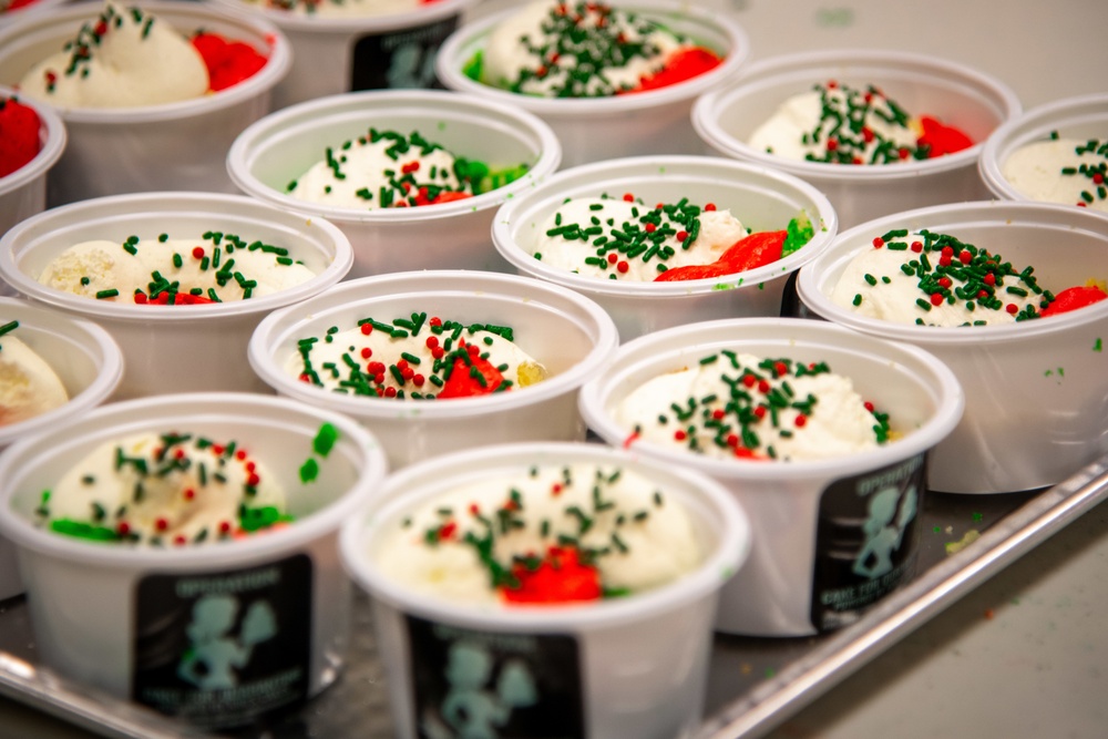 Cake Cups for Christmas: Humphreys volunteers bring holiday spirit to quarantine