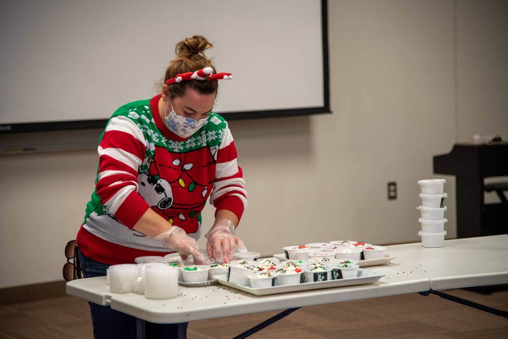 Cake Cups for Christmas: Humphreys volunteers bring holiday spirit to quarantine