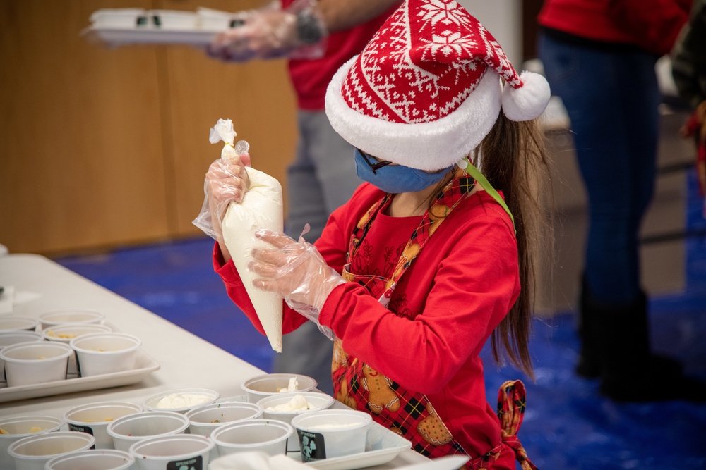 Cake Cups for Christmas: Humphreys volunteers bring holiday spirit to quarantine