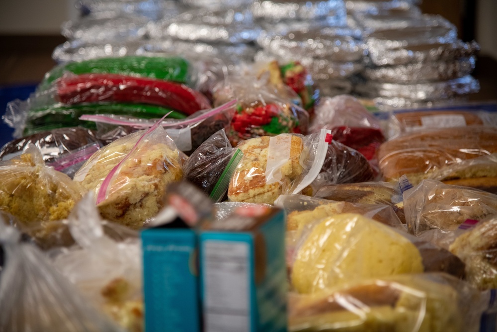 Cake Cups for Christmas: Humphreys volunteers bring holiday spirit to quarantine