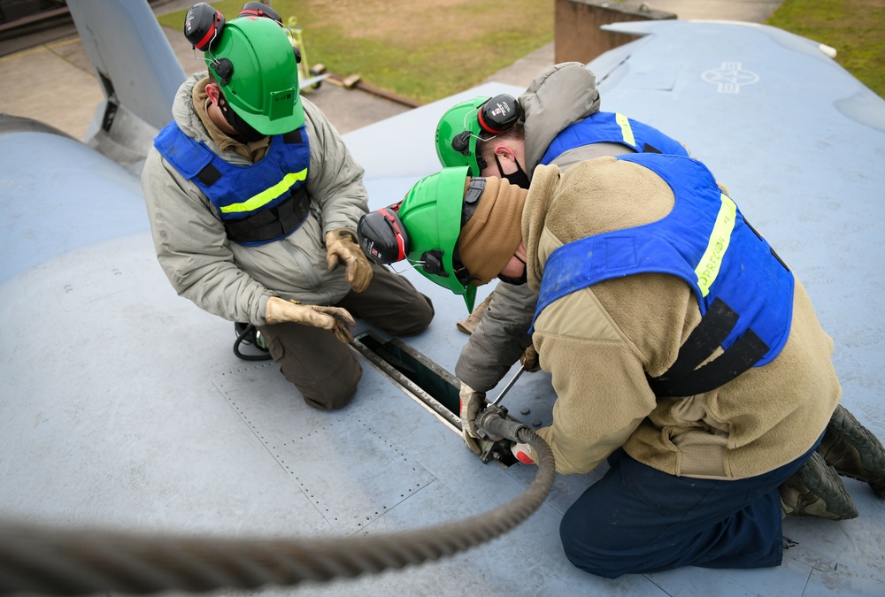 48th EMS conduct aircraft crash and recovery lift training