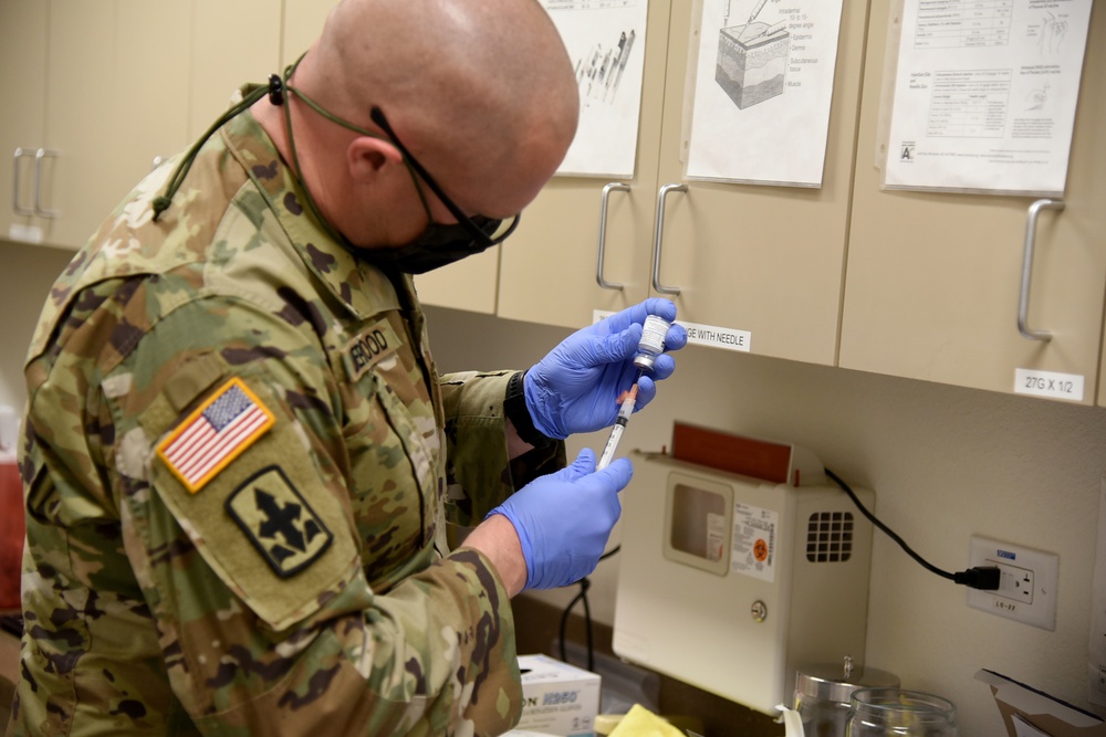 Arizona National Guard soldier receives COVID-19 vaccination