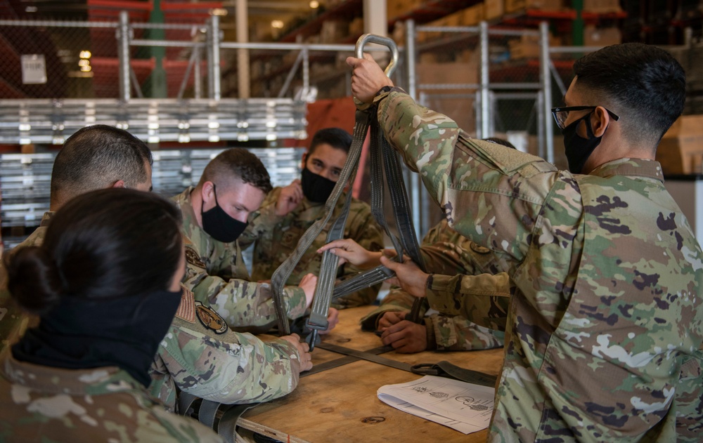 74th Aerial Port Squadron and Texas Army National Guard helicopter rigging mission