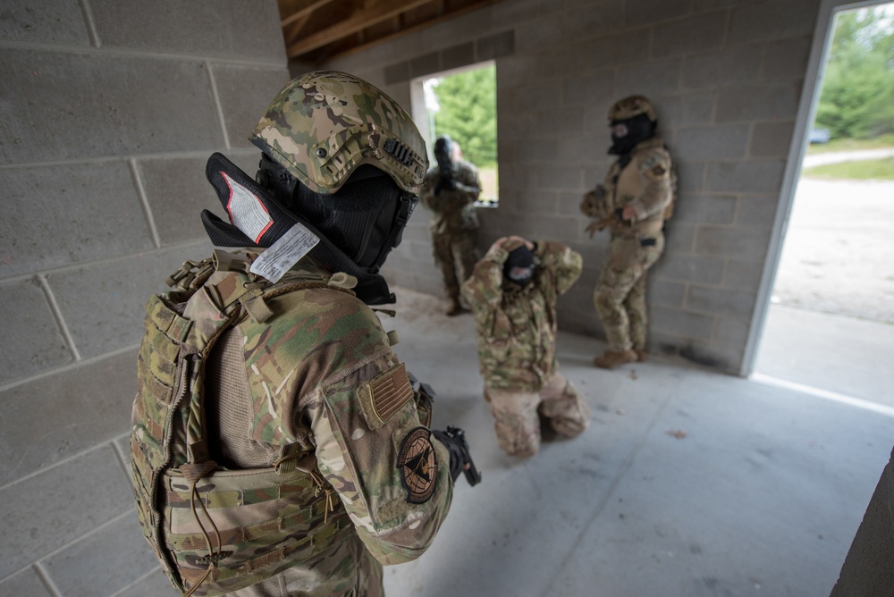Kentucky Air Guard Security Forces train in Michigan