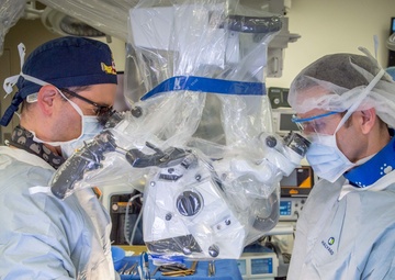 NMCSD Neurosurgeons Performs Hospital’s First Procedure Using 3D Surgical Microscope