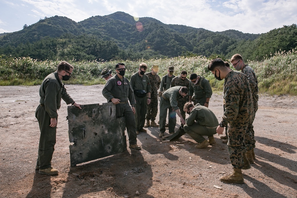 CLB-31, 31st MEU detonates explosive ordinance