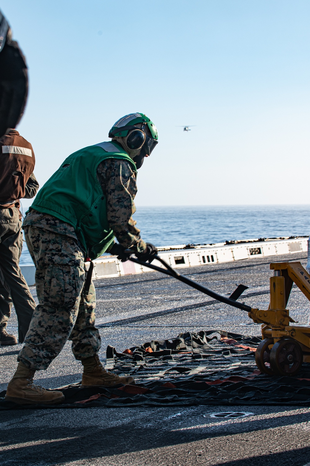 USS San Diego receives replenishment from USNS Guadalupe