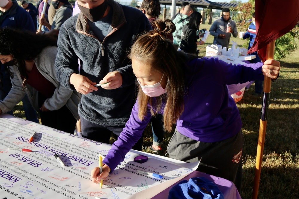 Soldiers, Families walk to raise domestic violence awareness