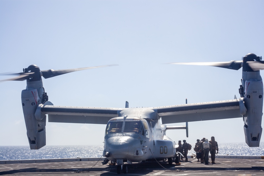 Bravo Company, BLT 1/4 Marines, Sailors arrive, depart USS Somerset
