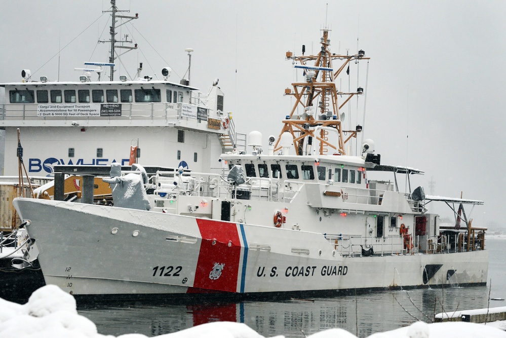 Coast Guard Cutter Bailey Barco crew shows holiday spirit