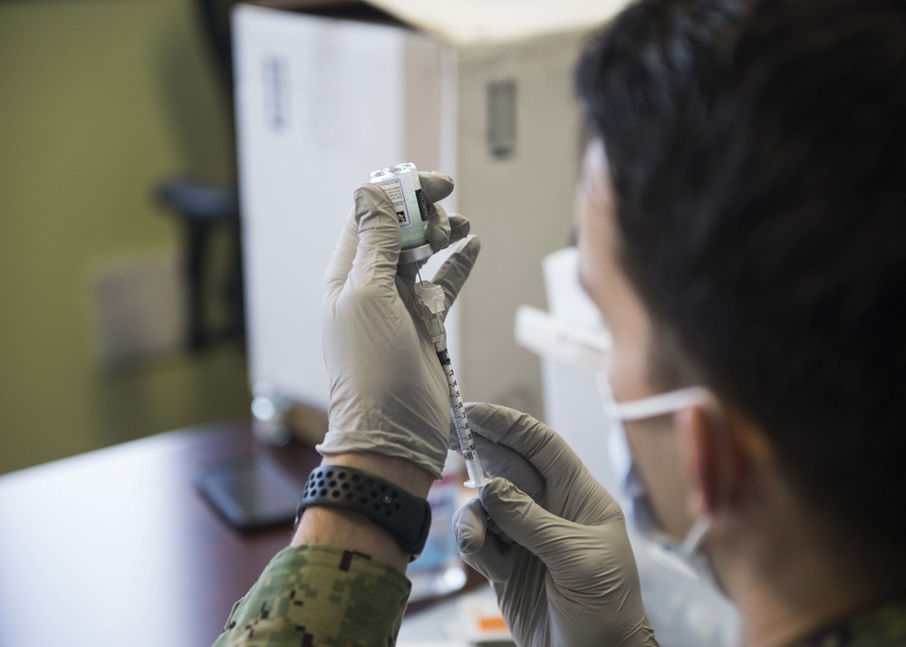 U.S. 7th Fleet Leadership Receives COVID Vaccine