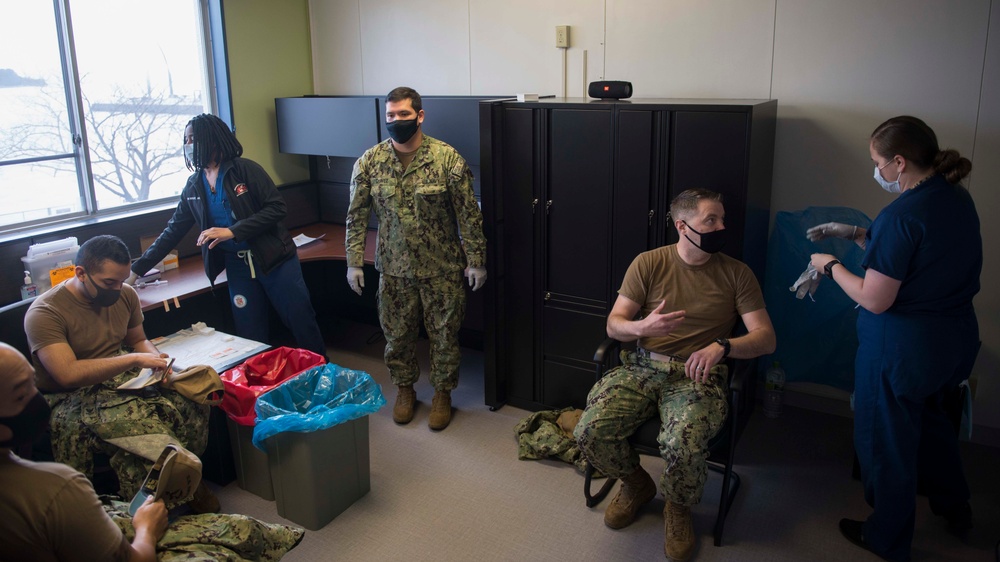 U.S. 7th Fleet Leadership Receives COVID Vaccine