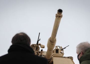 Lithuania welcomes 2-8 Cav. Reg. during uncasing ceremony