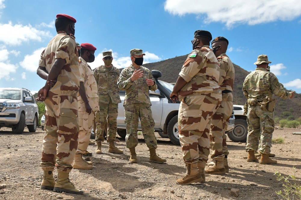 Command General visits the BIR in Djibouti