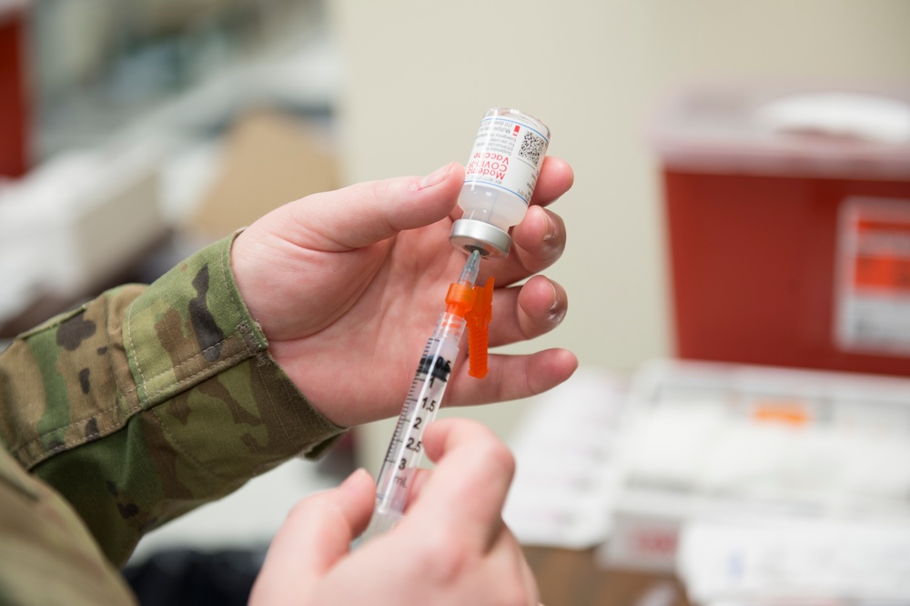 Nebraska National Guard personnel volunteer to receive COVID-19 vaccine