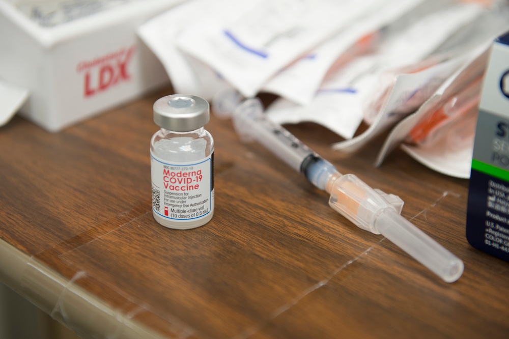Nebraska National Guard Personnel Volunteer to Receive COVID-19 Vaccine