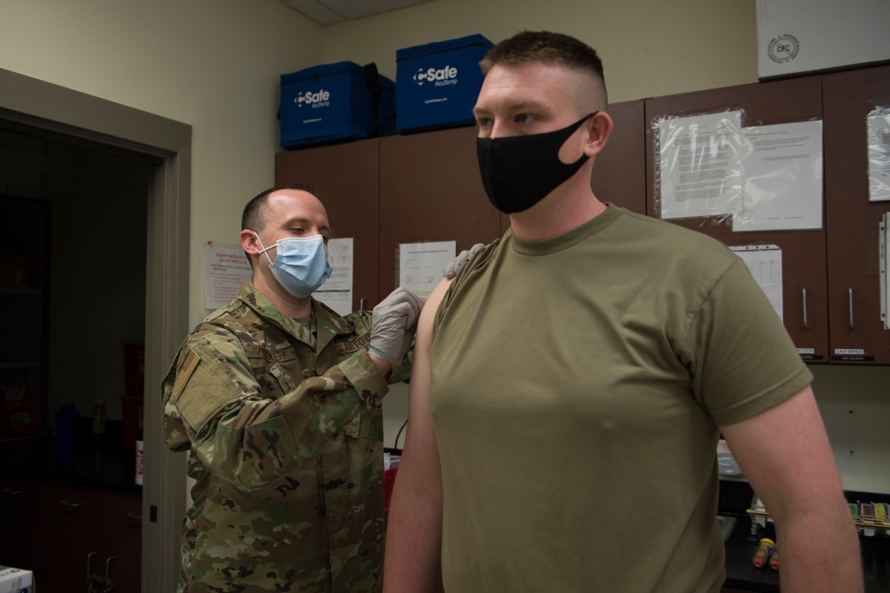 Nebraska National Guard Personnel Volunteer to Receive COVID-19 Vaccine