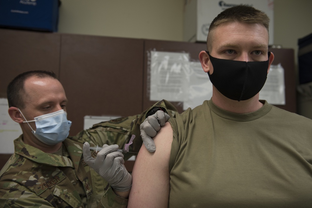 Nebraska National Guard Personnel Volunteer to Receive COVID-19 Vaccine