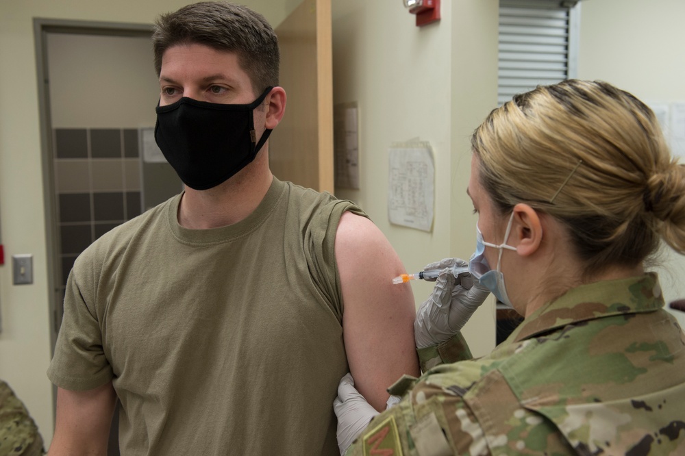 Nebraska National Guard Personnel Volunteer to Receive COVID-19 Vaccine