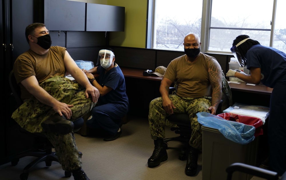 USS Blue Ridge Leadership Receives Initial Covid-19 Vaccine