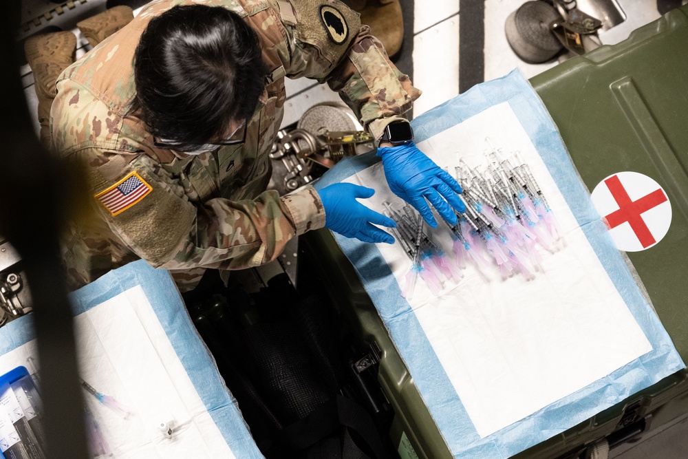 Flying clinic vaccinates guardsmen throughout Hawaiian Islands